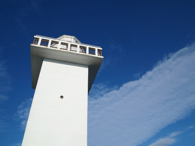 安乗灯台。四角い灯台だ。