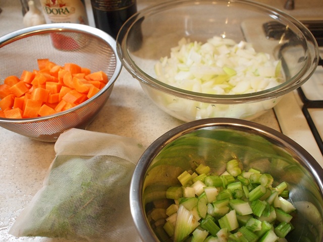 ミルポワとハーブ。