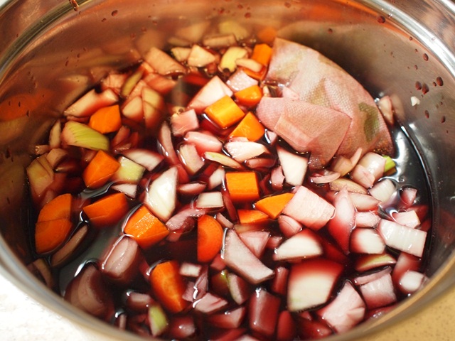 結局ワイン1本では足りず、1.8本分くらい使った。