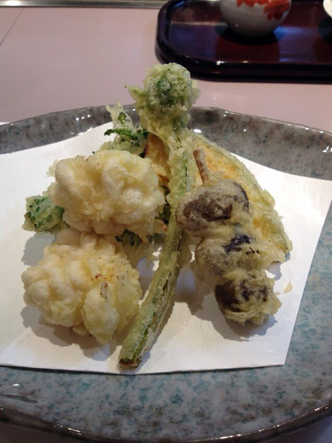 むかご、こごみ、この時期には珍しいふきのとう、そして白子の天ぷら。