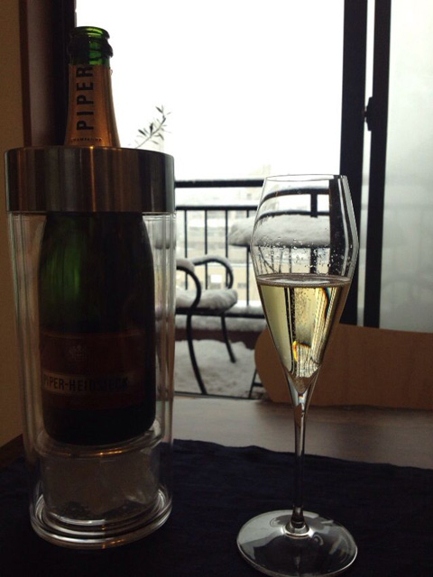 写真を撮るために窓を開けたが、この後すぐ閉めた。（笑）