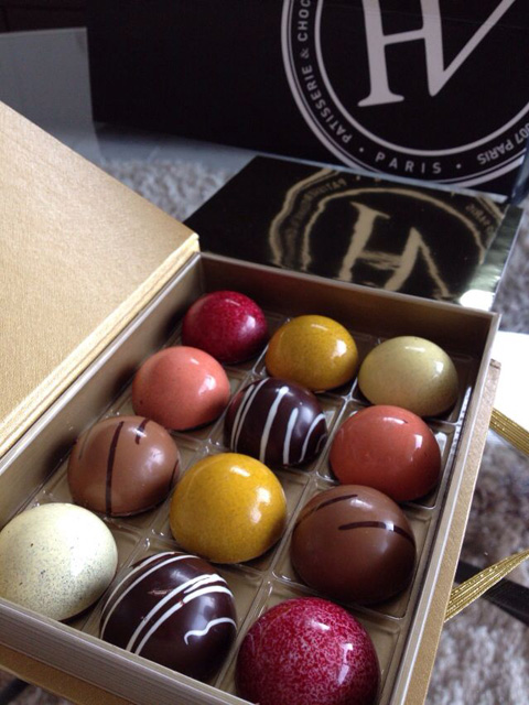 光沢があって、宝飾品のよう。