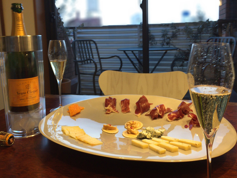 陽のあるうちのシャンパンは、シャンパンタイムの中でも一番好きだ。