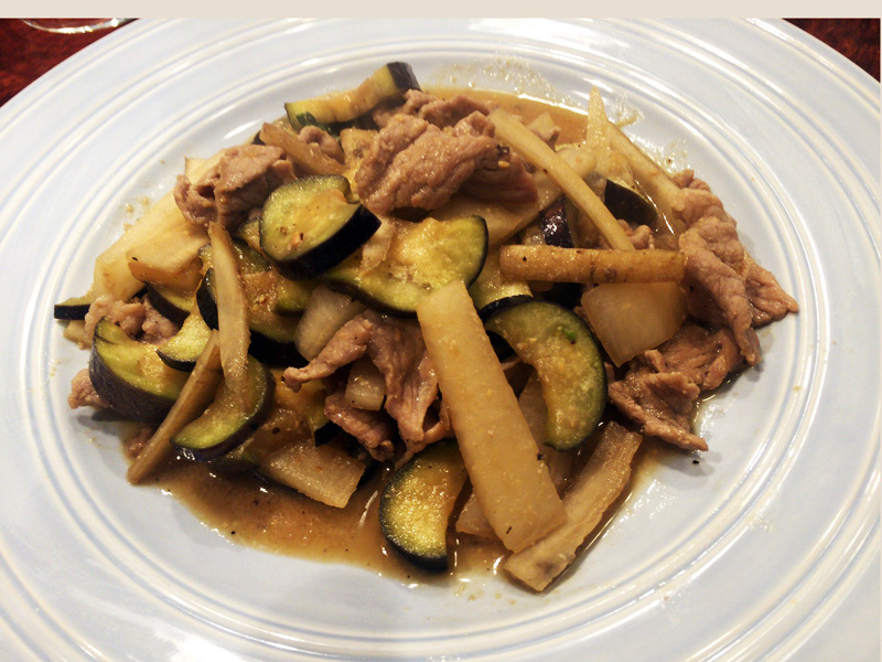 豚肉、なす、ごぼう、大根の味噌炒め