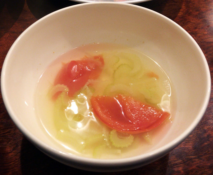 トマトとセロリの中華風スープ