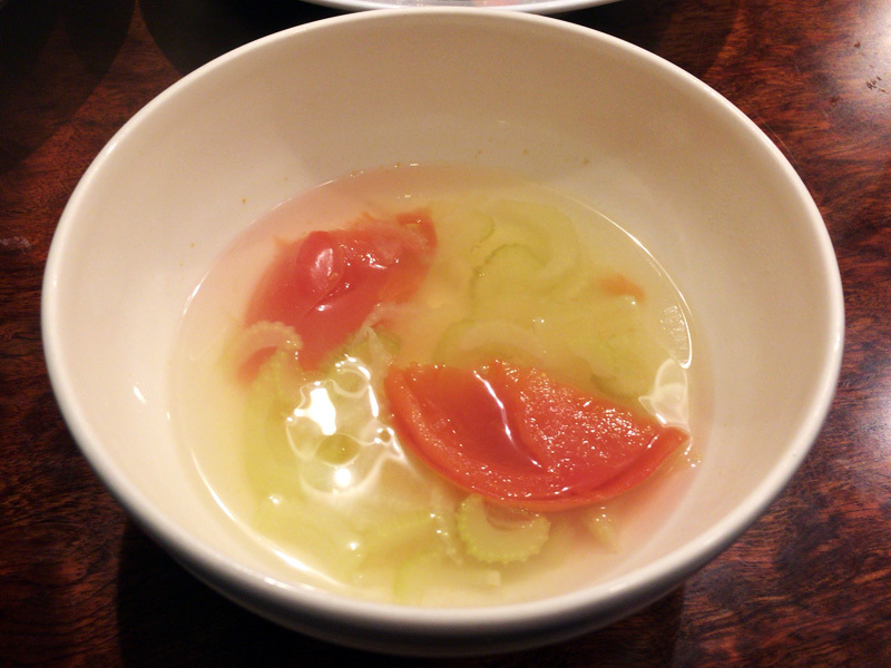 トマトとセロリの中華風スープ