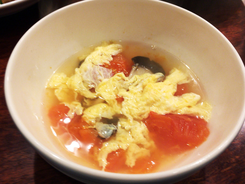 ひらたけとトマトと溶き玉子の中華風スープ 
