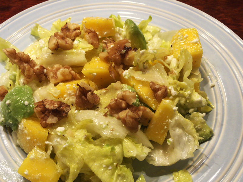 マンゴーとアボカドのサラダ