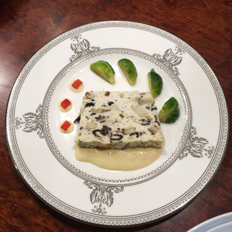 予行演習の時のテリーヌ。この方が盛りつけはちゃんとしていたりする。（笑）