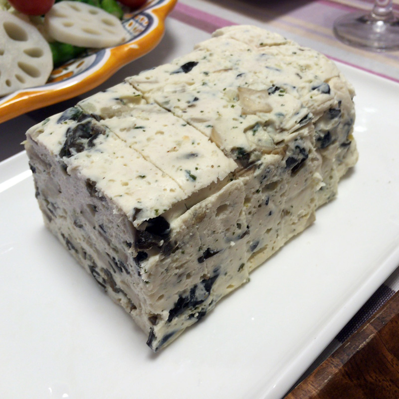 こうして見ると四角いがんもどきか何かのようだが。（笑）