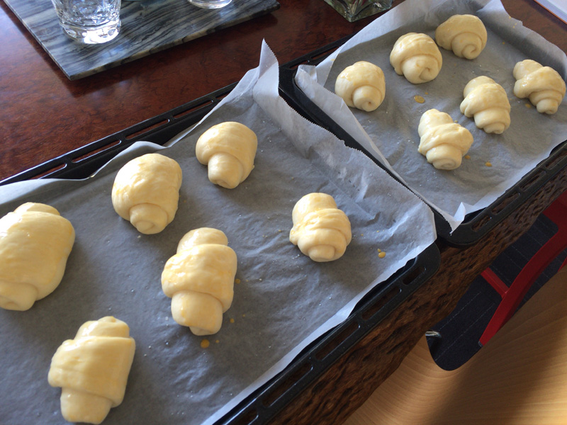 初めて作るバターロール。