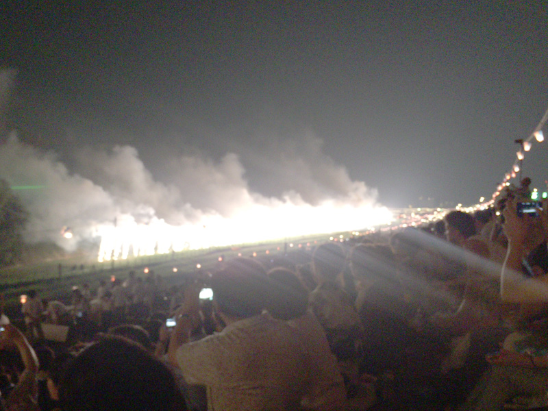 名物のナイアガラ。700mに及ぶとか。