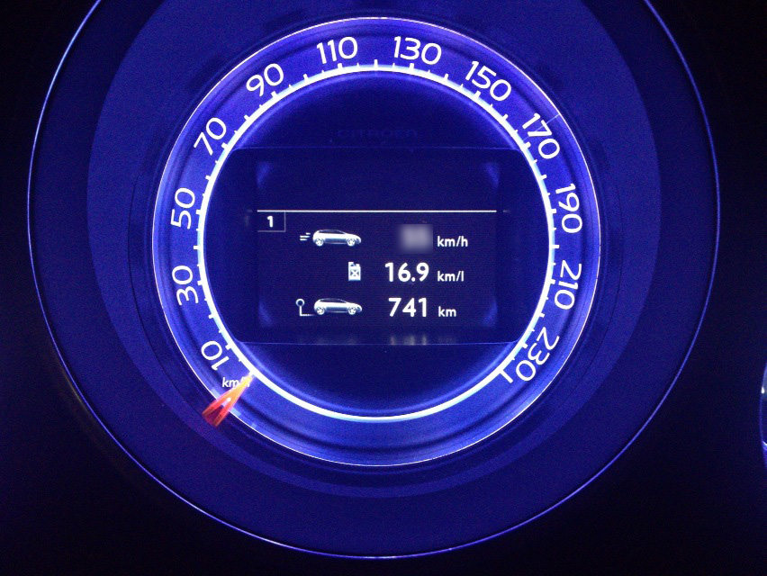 地点間平均時速、燃費、距離を2パターンメモリーしておくことができる。