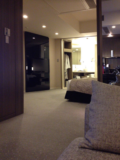 リビング部分から寝室の方を臨む。