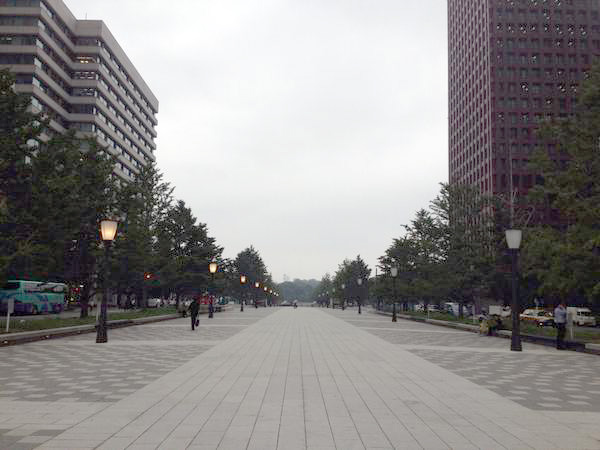 東京駅正面から皇居方面。こんな所、写真に撮ったことがなかった。