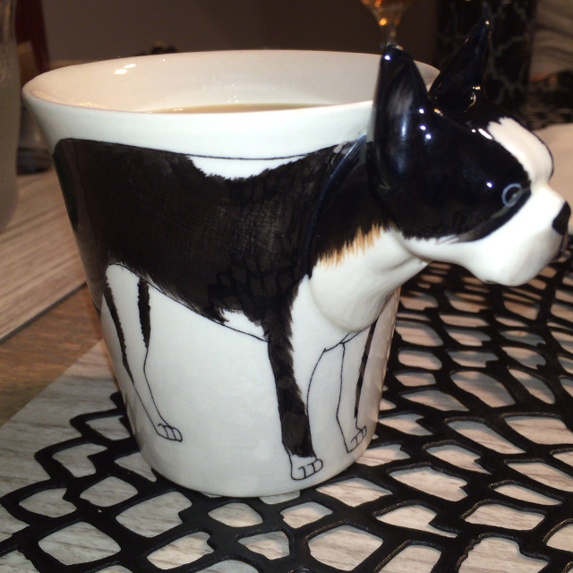 顔が立体の持ち手になっている。