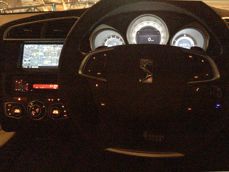 オーディオとメーターの色を変えた。