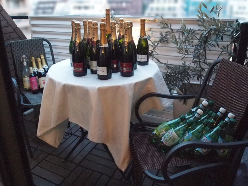 冬なので屋外にシャンパンをセッティング。