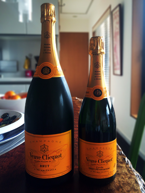 レギュラー瓶のCuvée Saint-Pétersbourgとの比較。