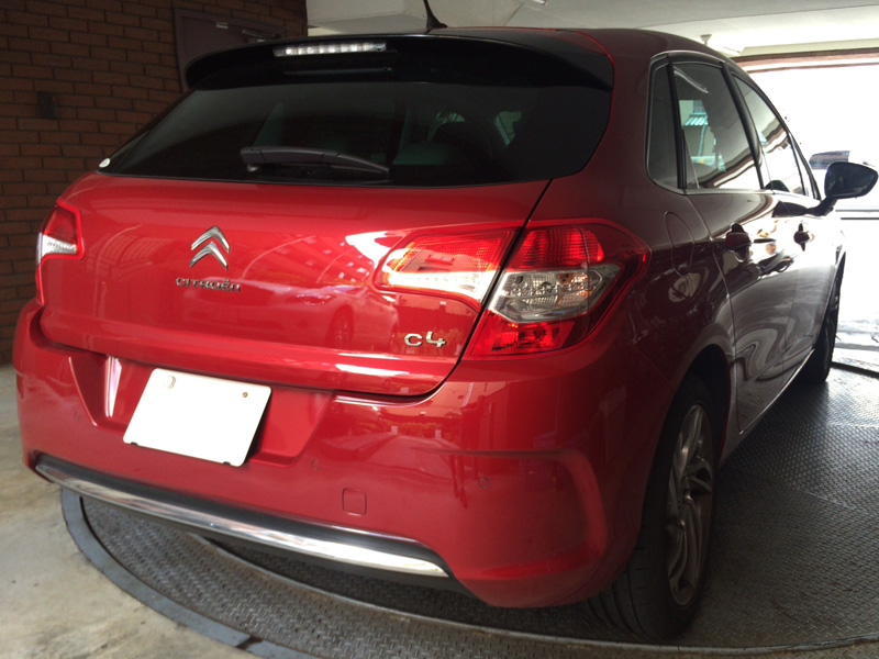 C4のリアビュー。DS4のリアはセクシーと評されているが、C4は極一般的な雰囲気。