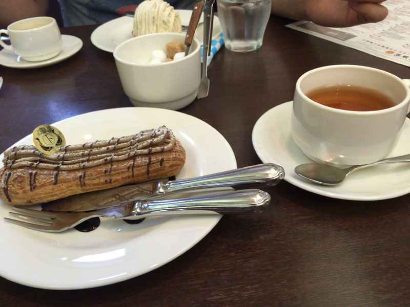 エクレアはクリームが濃厚、モンブランはクリームがなめらかでタルトクラストの食感がさっくり。