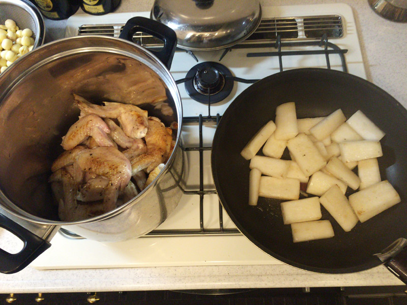 鶏と大根の準備。