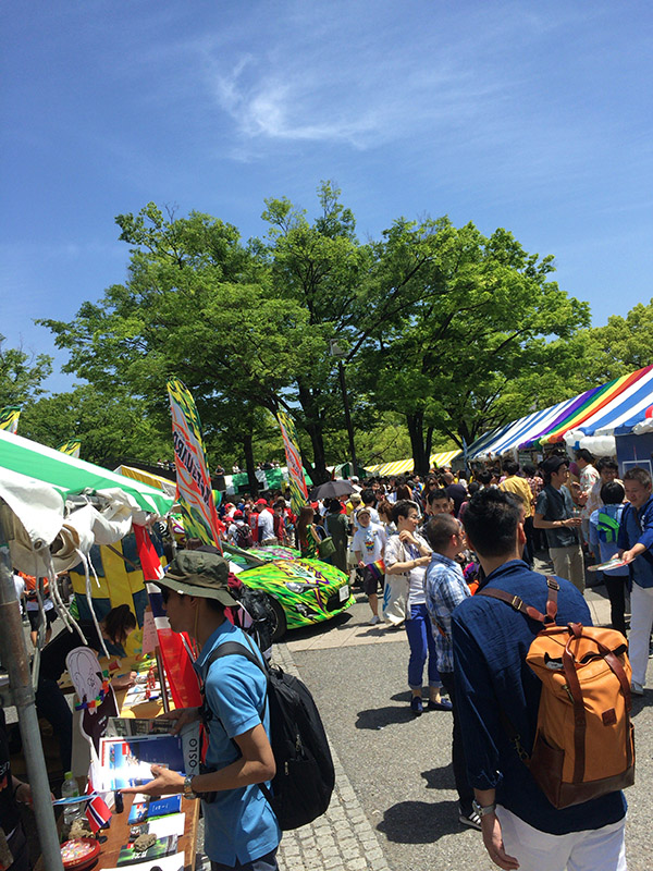 ブースを見て回る。