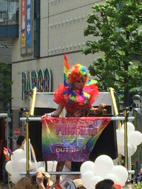 フロート。ミュージカルプリシラとのコラボ。