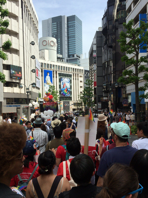 公園通りを渋谷駅方面に下る。