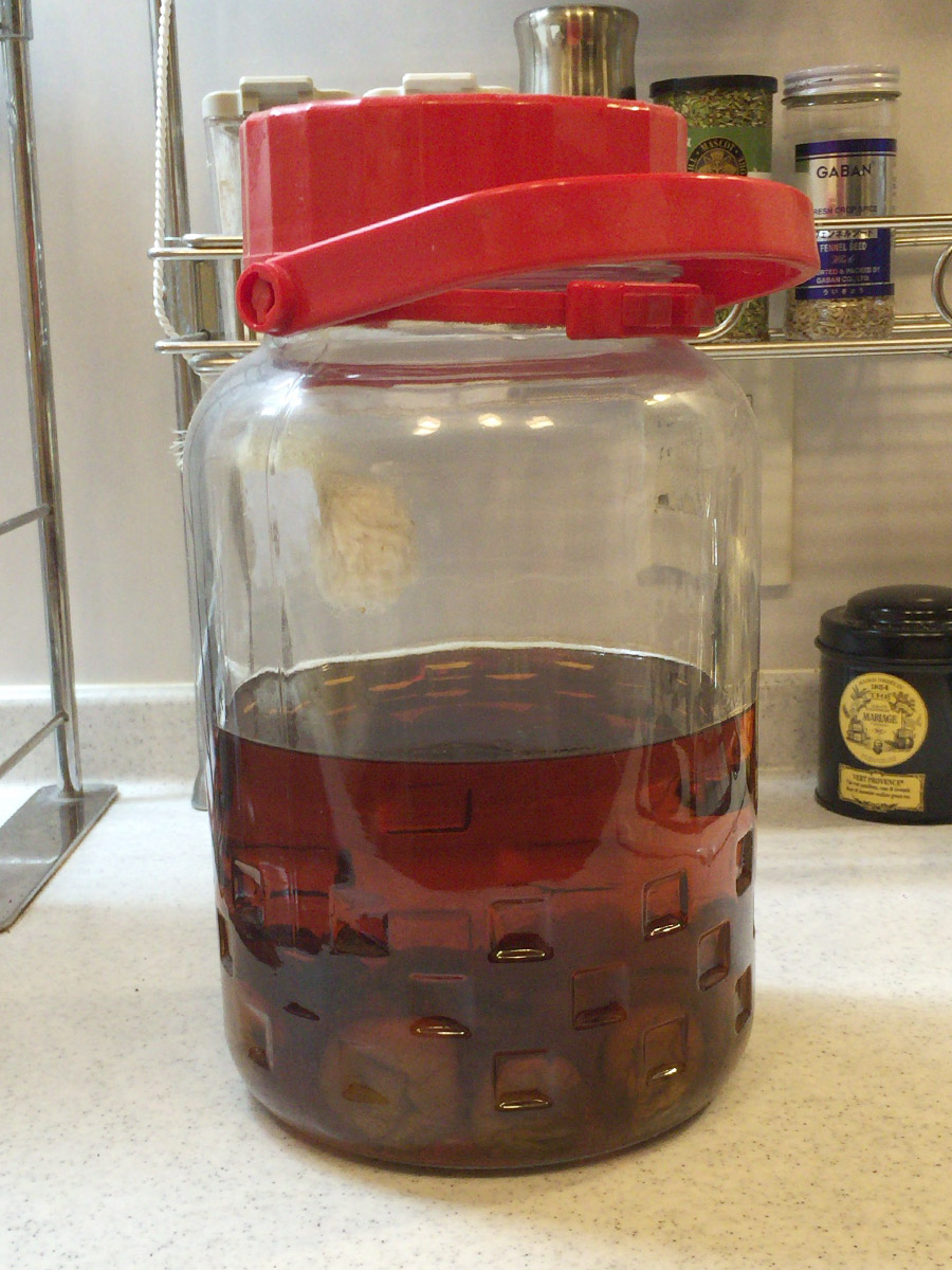 浸けてから2年経過した梅酒。