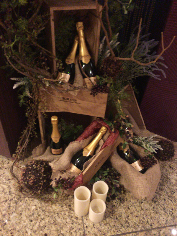 バー入口横の飾り付け。