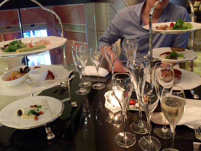 3種類のコースからそれぞれタパスを選ぶ。