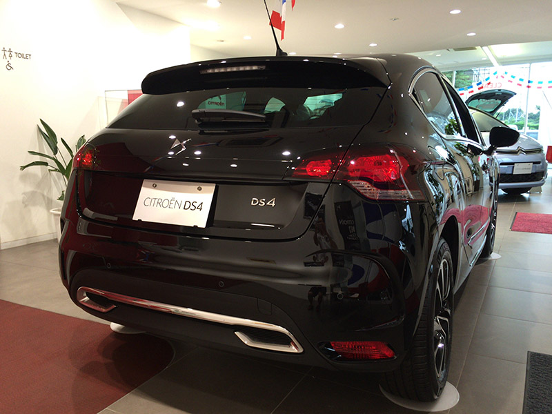 DSが独立ブランドなのだから「DS 4」と書かずに単に「4」とするべきだと思うのだが…。