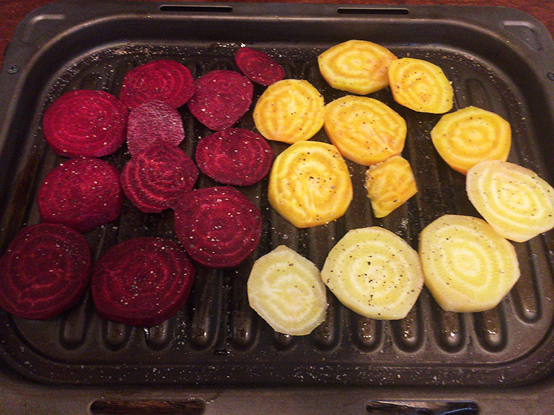 赤紫、黄色、クリームと、カラーバリエーションがきれいです。