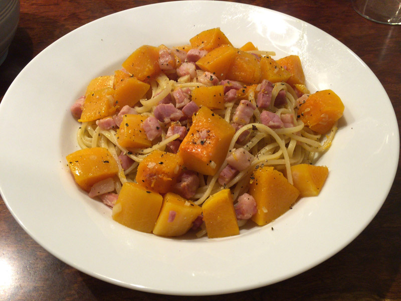 バターナッツかぼちゃとパンチェッタのリングイネ