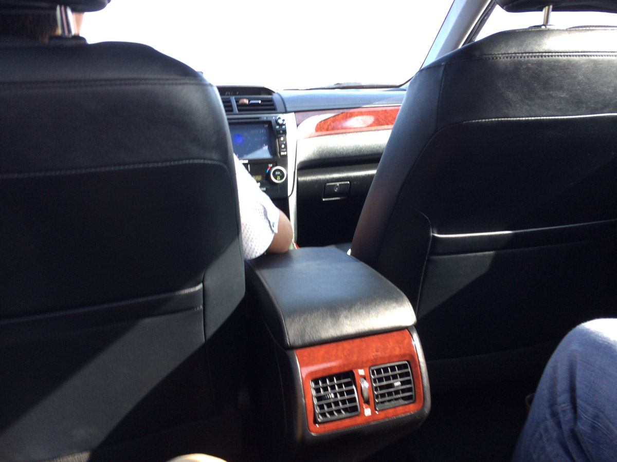 ハイヤーだと料金は決まっているし、初めての国では楽ちん。