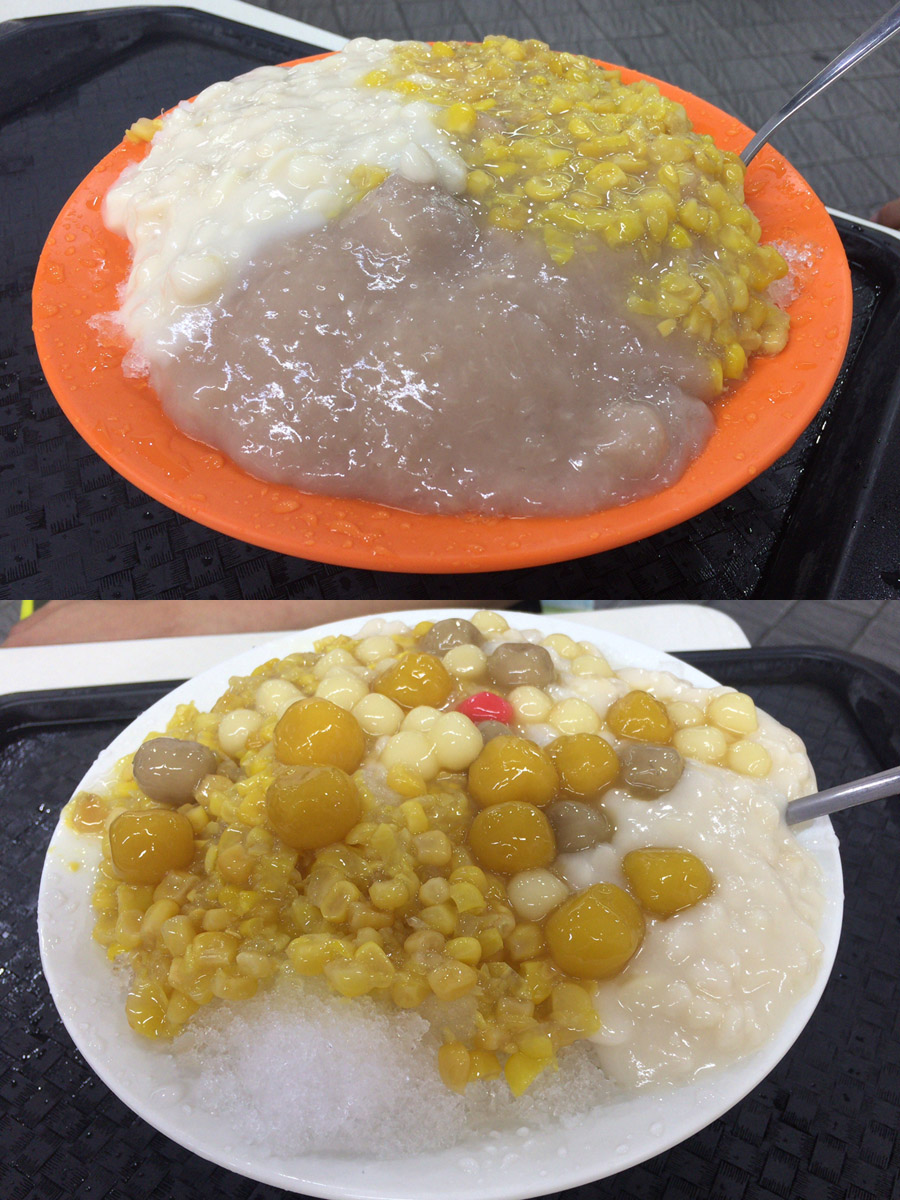 上がじょにお注文の3品トッピングの氷、下が俺が注文したバラエティアソート（？）のもの。