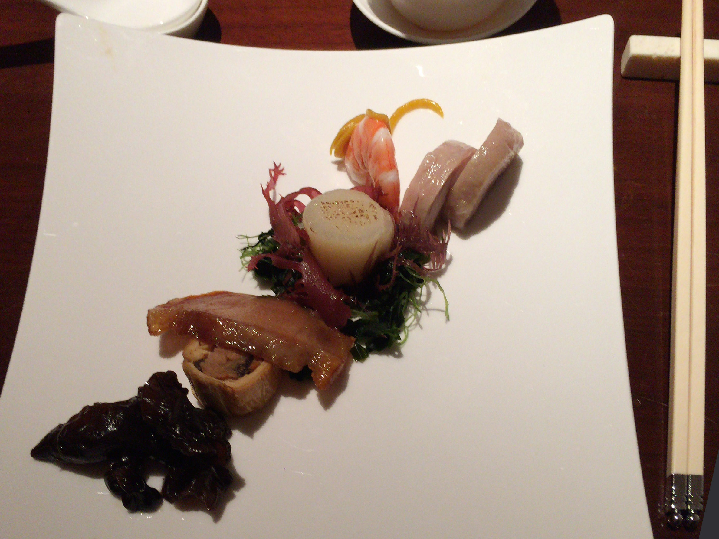 前菜。モダンチャイニーズの趣。