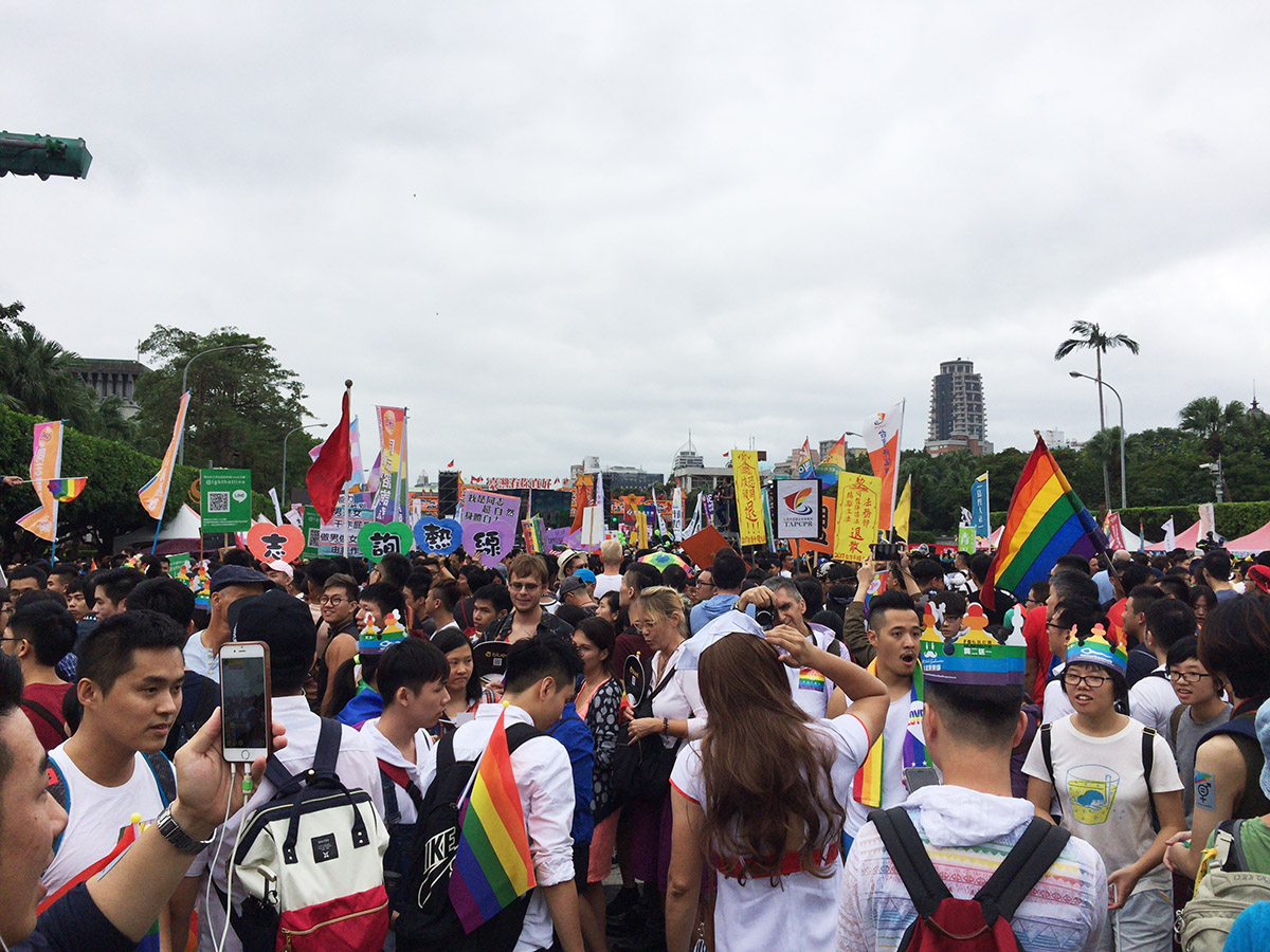 このままの状態で歩き始める。自由だが、混乱はない。