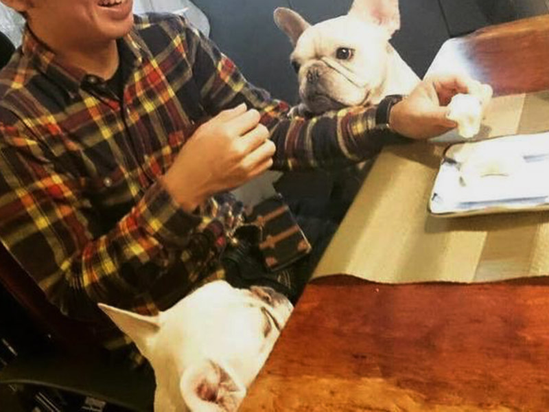 お客様を両側からはさんでみたり。