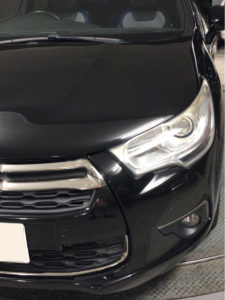 代車のDS4。今回はノアール ペルラネラ、早い話が黒。