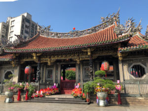 変なポーズの写真では全景が分かりにくいので別写真を。