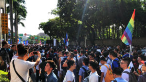 最寄駅から大変な人出。