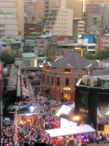 ホテルからもそれは眺めることができた。