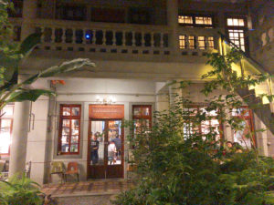 2階建てになっている。