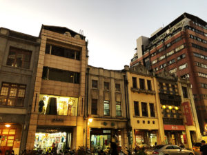 またしても夕方だが、前日よりも建物がちゃんと見える時間。