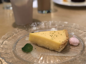 レモンカードの濃厚なレモンタルト。