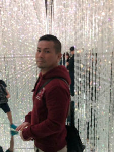 専用アプリでアイコンを飛ばすと照明が連動するエリア。