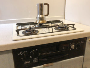 捻って点火するスイッチ。文字表示も色々書いてある。