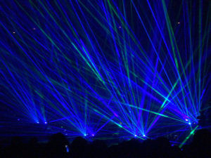 レーザーはふんだんに使われていた。